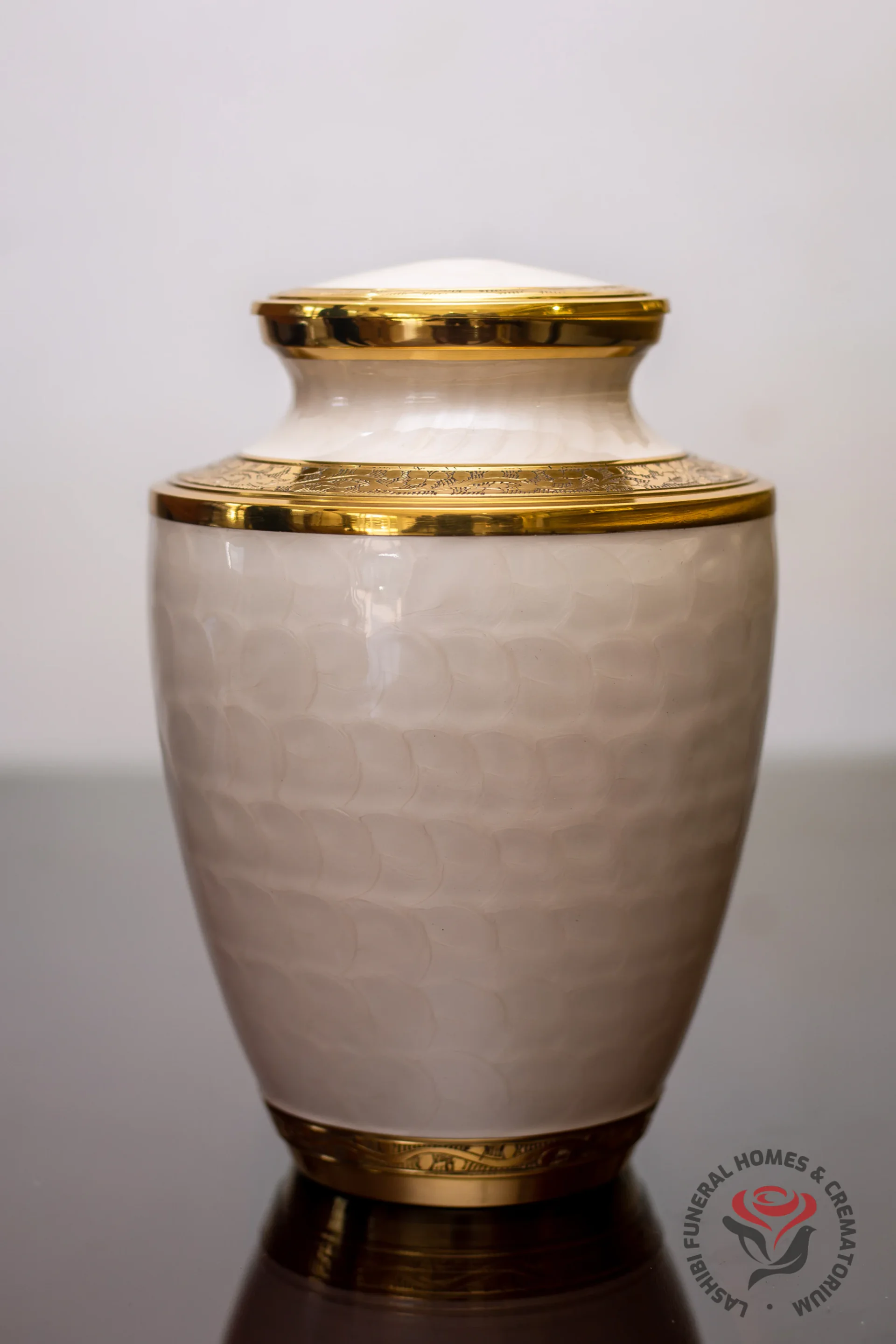 A single dignified urn